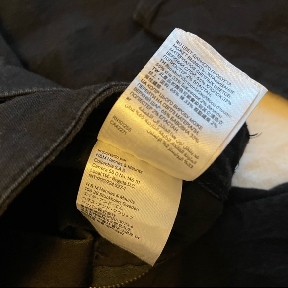 H&M Black Denim High Rise Skinnies - Size 8 Classic Capsule Wardrobe dark Jeans - Picture 4 of 5